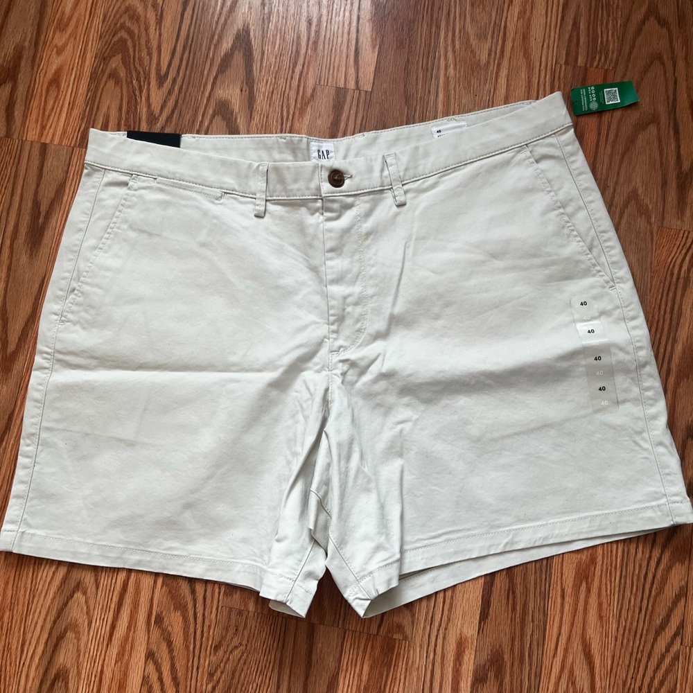 Gap 7” Essential Khaki Shorts Mens 40 off white Flat Front Stretch